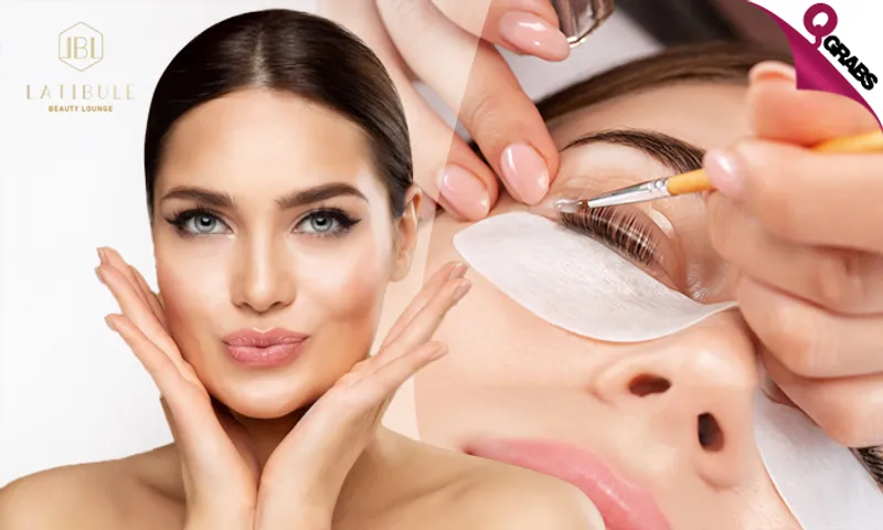 Elevate Your Gaze with Eyelash Extensions!